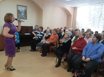 Светлана Глухова организовала концерт для жителей Ленинского района